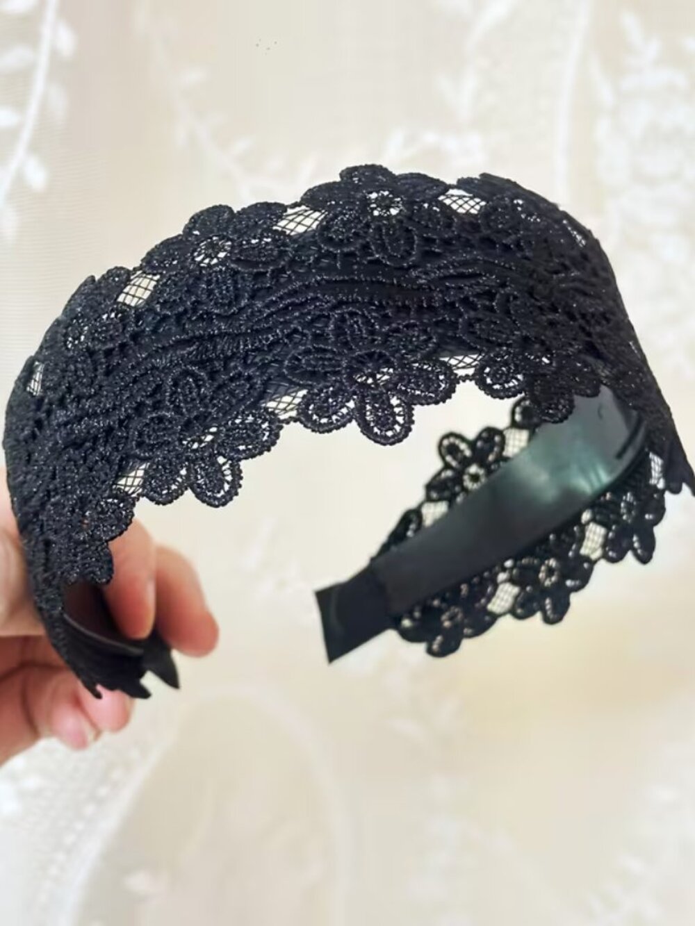 HEADBAND - BLACK LACY DESIGN